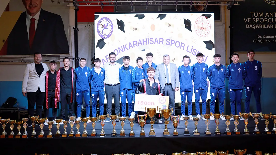 İş İnsanlarından Şampiyon Öğrencilere Altın Ödülü