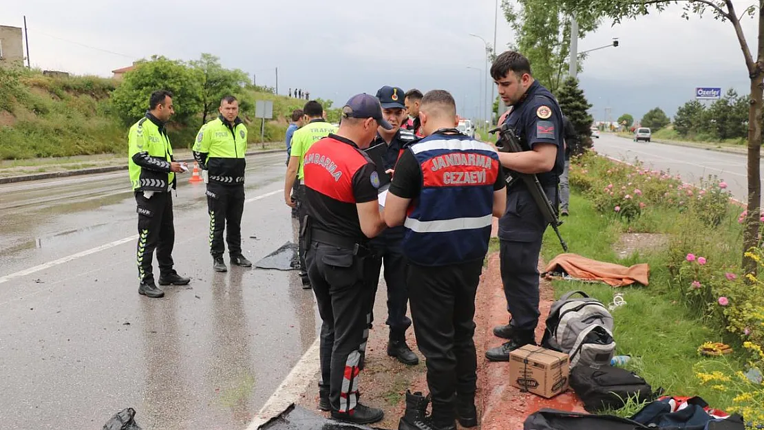 Jandarma aracı devrildi: 5 Jandarma personeli yaralı