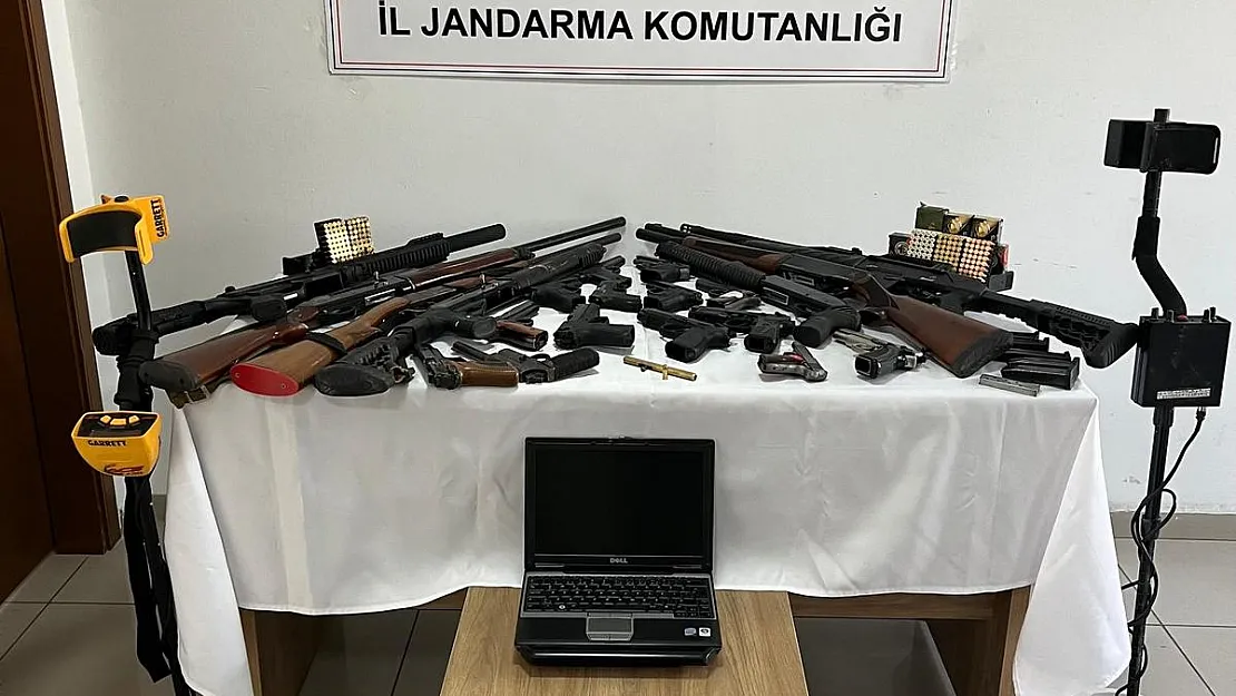 Jandarma Bile Neye Uğradığını Şaşırdı! Evden Suikast Silahı, Çok Sayıda Mermi Ve Yer Altı Görüntüleme Cihazı Çıktı