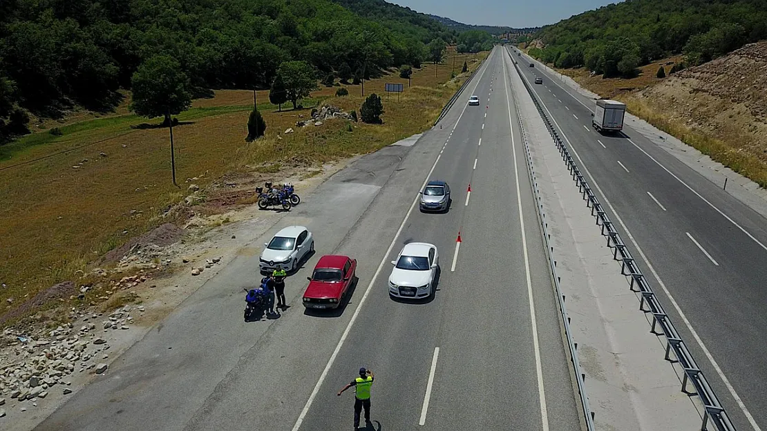 Jandarma Ekipleri Dönüş Yolundaki Sürücüleri Bilgilendiriyor