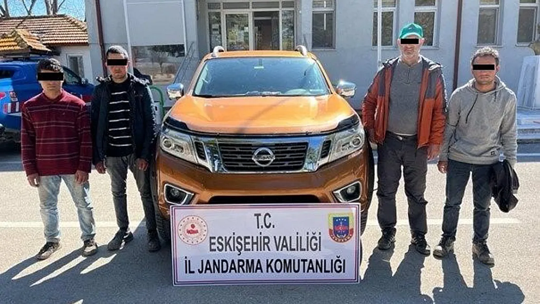 Jandarma Ekiplerinin Kontrollerinde Yabancı Uyruklu 3 Göçmen Yakalandı