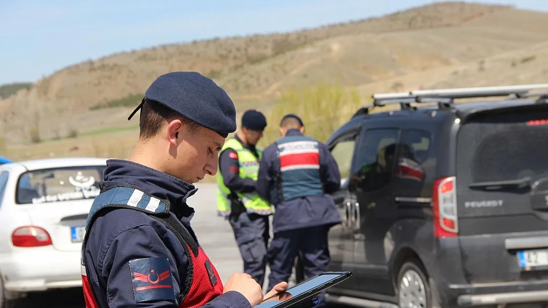 Jandarma havadan ve karadan trafik denetimi yaptı