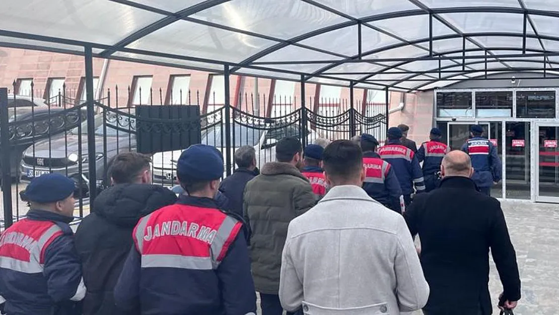 Jandarma Mağdurlara Zorla Senet İmzalatan Şahısları Operasyonla Yakaladı