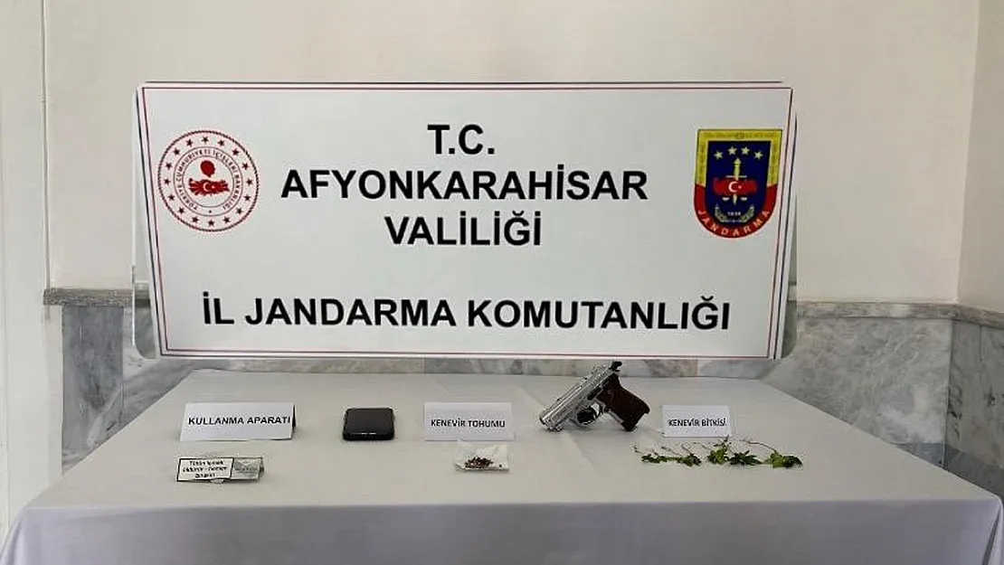 Jandarma Uyuşturucu İle Kurusıkı Tabanca Yakaladı