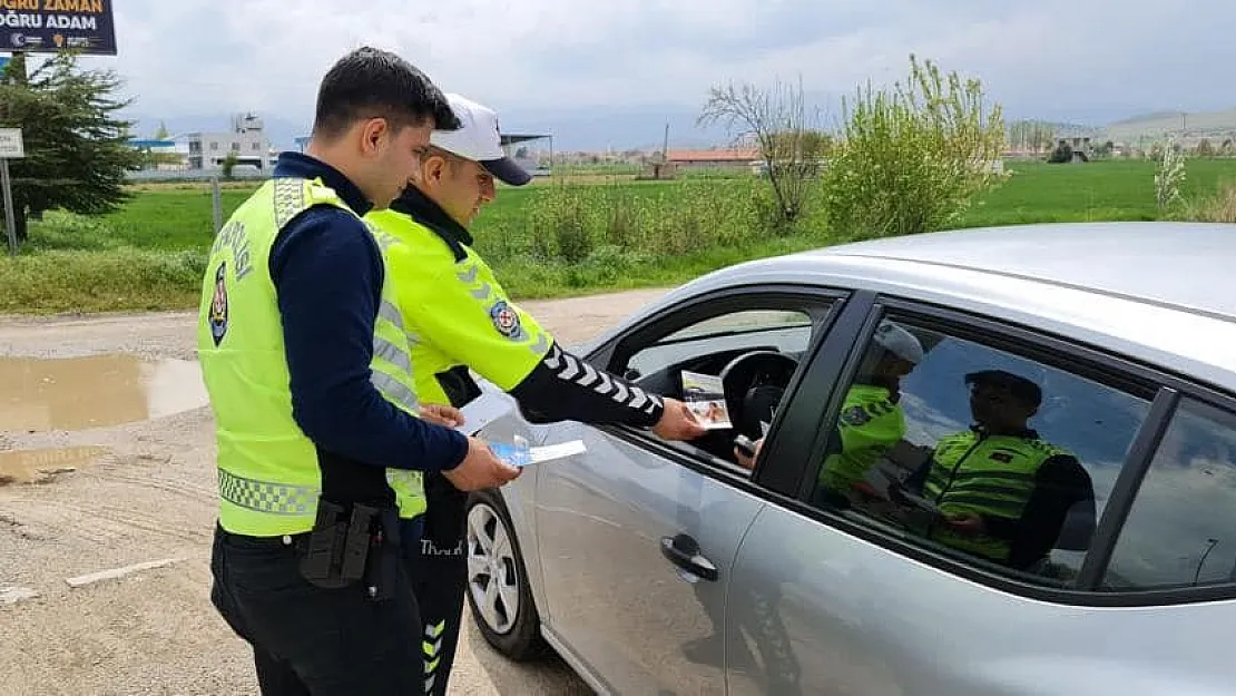 Jandarma ve polis tarafından gerçekleştirilen trafik denetimleri devam ediyor