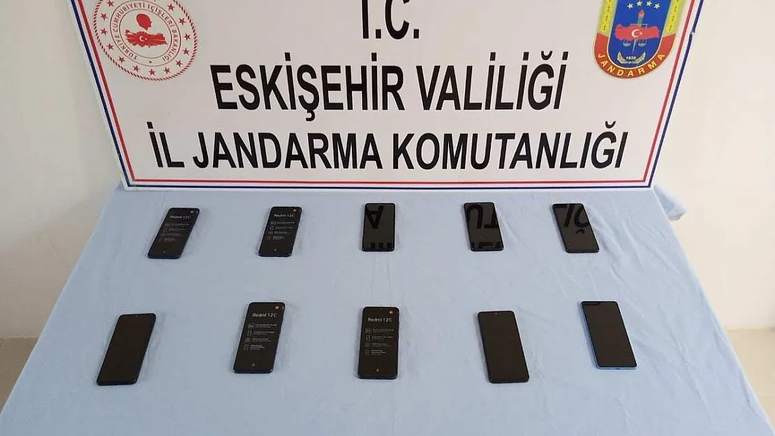 Kaçak cep telefonu satan şahıs yakalandı