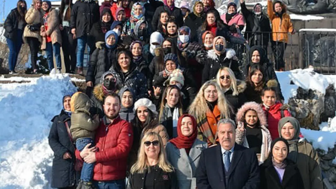 'Kadın iradesi Türk  siyasetinde daha etkinleşmeli'