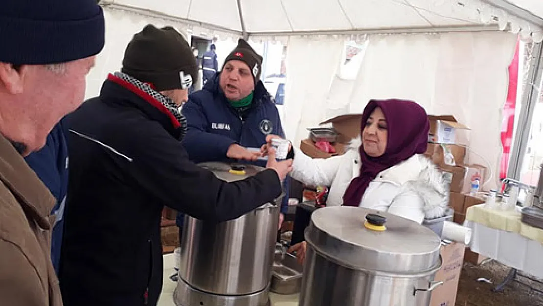 Kadın Meclisi depremzedelerin yardımına koştu