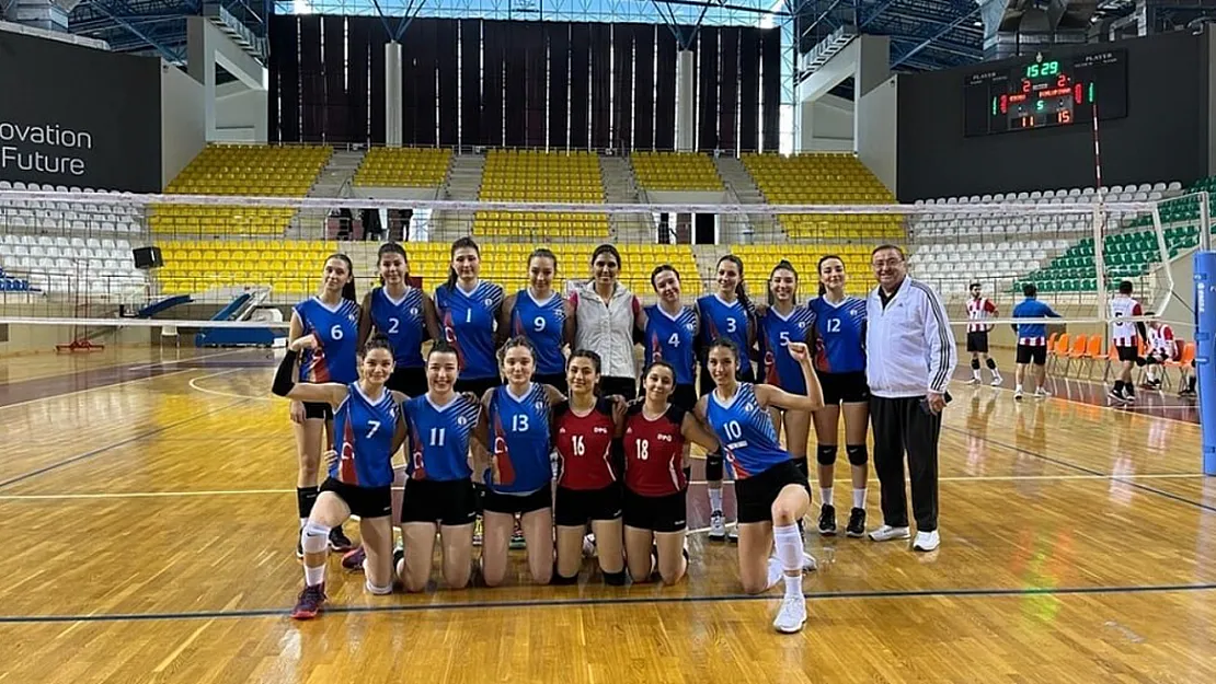 Kadın Voleybol Takımından Gümüş Madalya