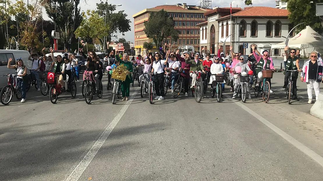 Kadınanalar Afyon'da Bisiklet Turu Yaptı