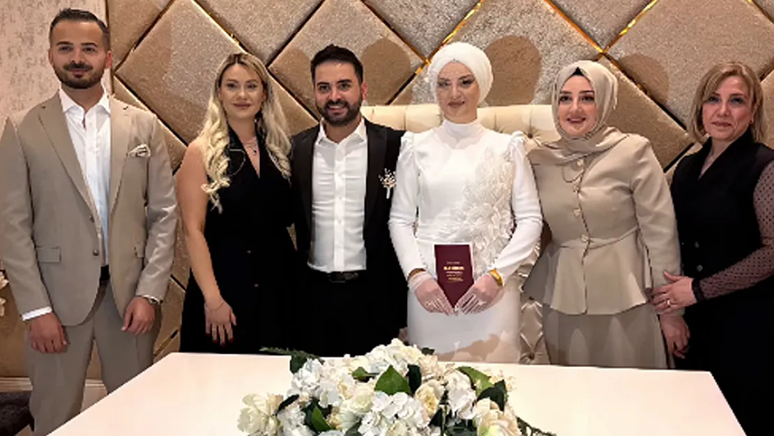 Kadir Ezildi, Dünyaevine Girdi