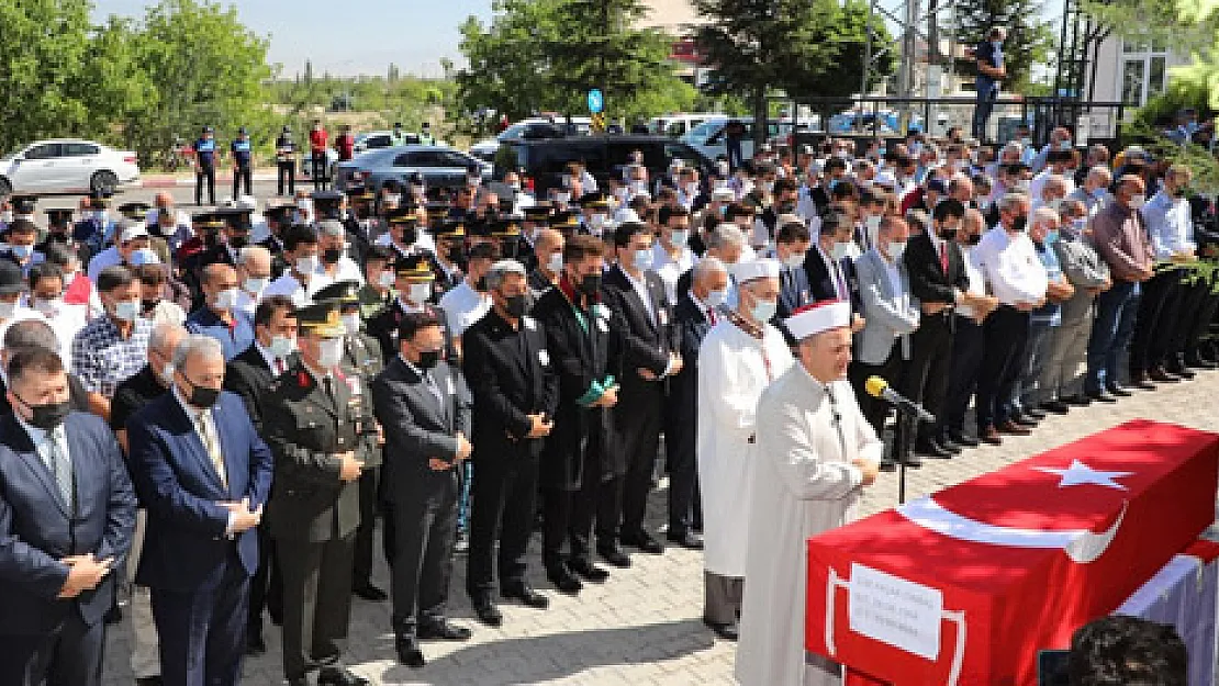 Kahraman Şehit Cinbaş,  dualarla son yolculuğuna uğurlandı