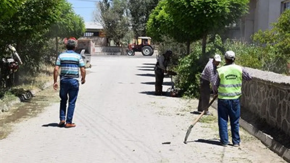 Kaldırım ve yollar temizleniyor – Kocatepe Gazetesi