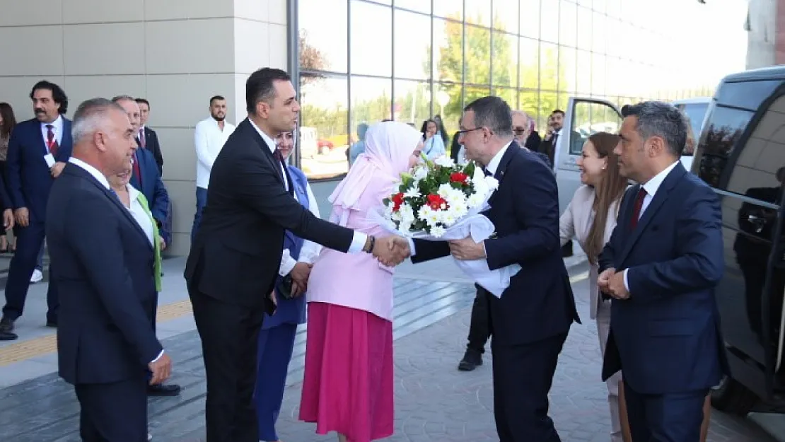 Kamu Hastaneleri Genel Müdürü Dr. Usta, Eskişehir Şehir Hastanesi'ni Ziyaret Etti