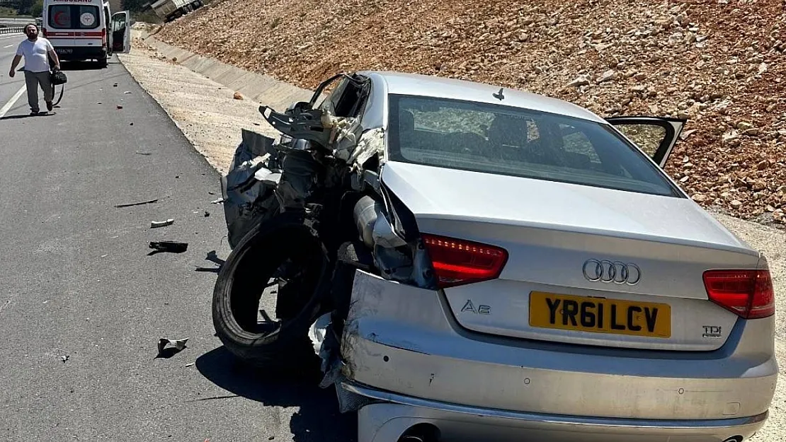 Kamyon Park Halindeki Otomobile Çarptı!
