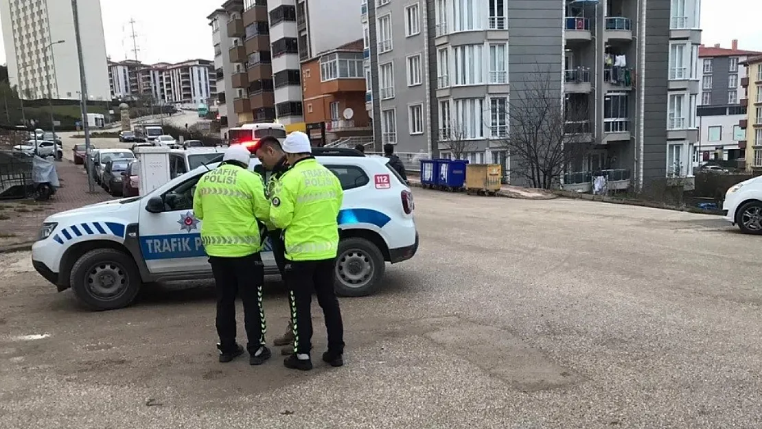 Kamyonet İle Otomobil Çarpıştı, 2 Yaralı