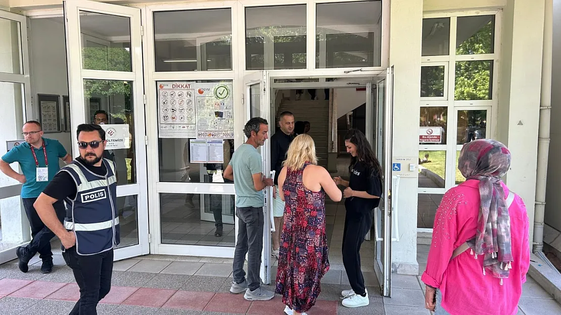 Kapılar Kapatıldıktan 10 Dakika Sonra Gelen Aday YKS'ye Giremedi