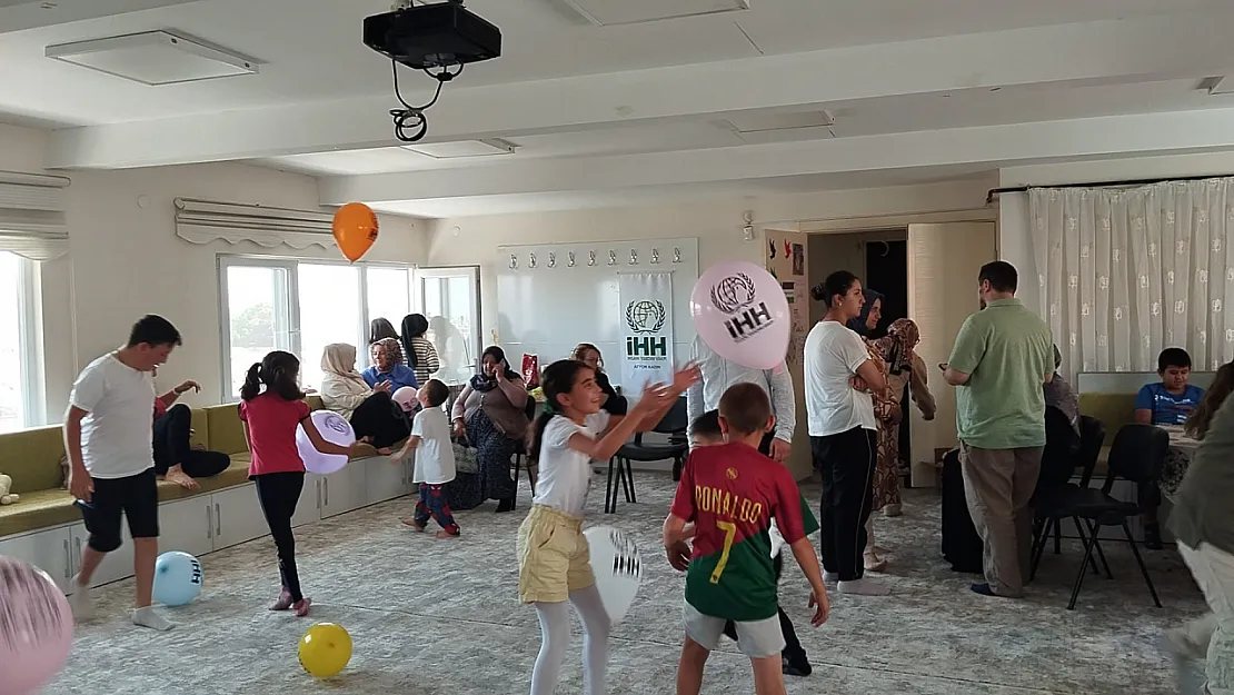 Karapınar: Yetim Gülerse Dünya Güler