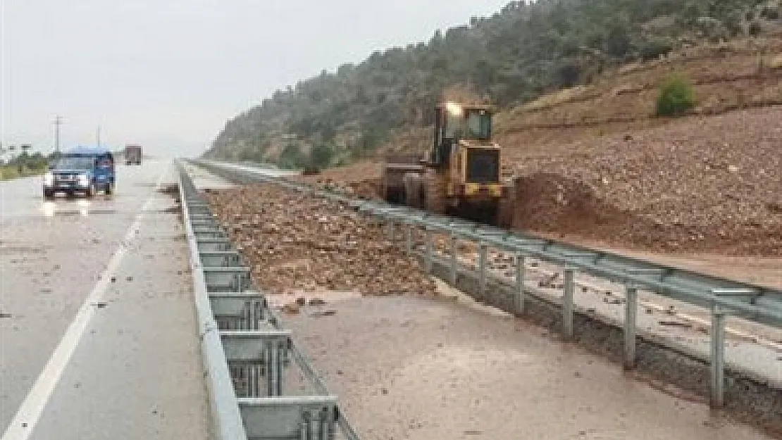 Karayolunda heyelan meydana geldi – Kocatepe Gazetesi