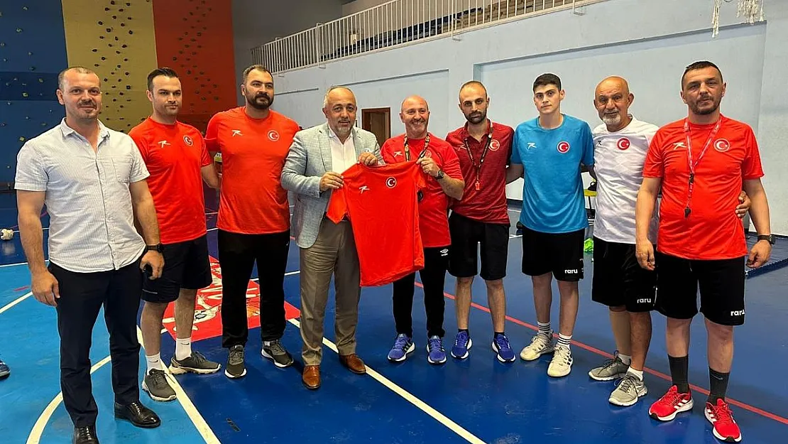 Kasapoğlu, U-17 Hentbol Milli Takımıyla bir araya geldi