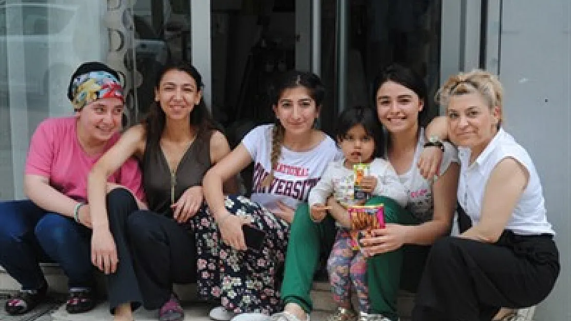 Kaybolan mülteci çocuğa aile şefkati