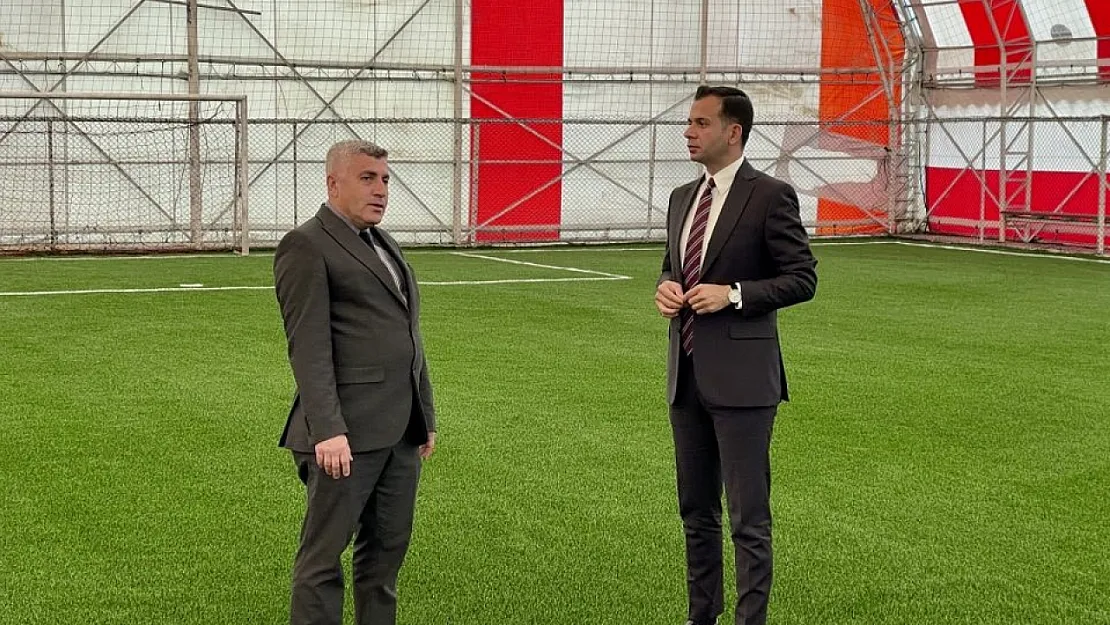 Kaymakam Aslan'dan Halı Saha İncelemesi