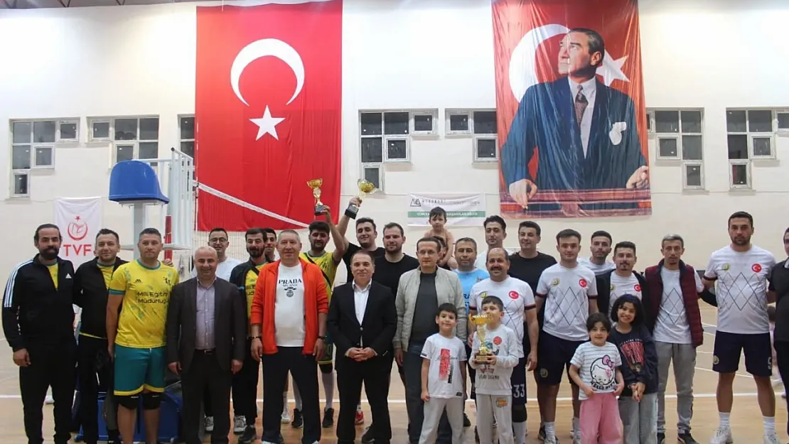 Kaymakam Duru 'Kurumlar Arası Voleybol Turnuvası' Finaline Katıldı