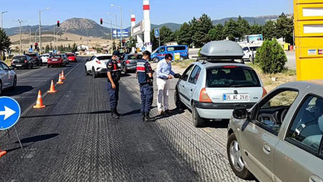 Kaymakam Tekeş, trafik  kontrollerini denetledi