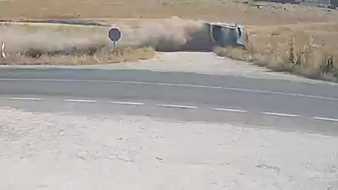Kaza Anının Güvenlik Kamerası Görüntüleri Görenleri Dehşete Düşürdü