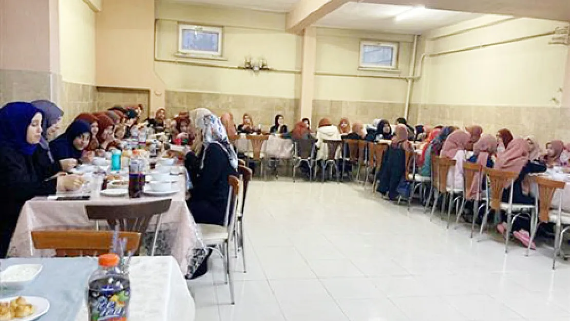 Kazancı, hafizelerle iftar yaptı