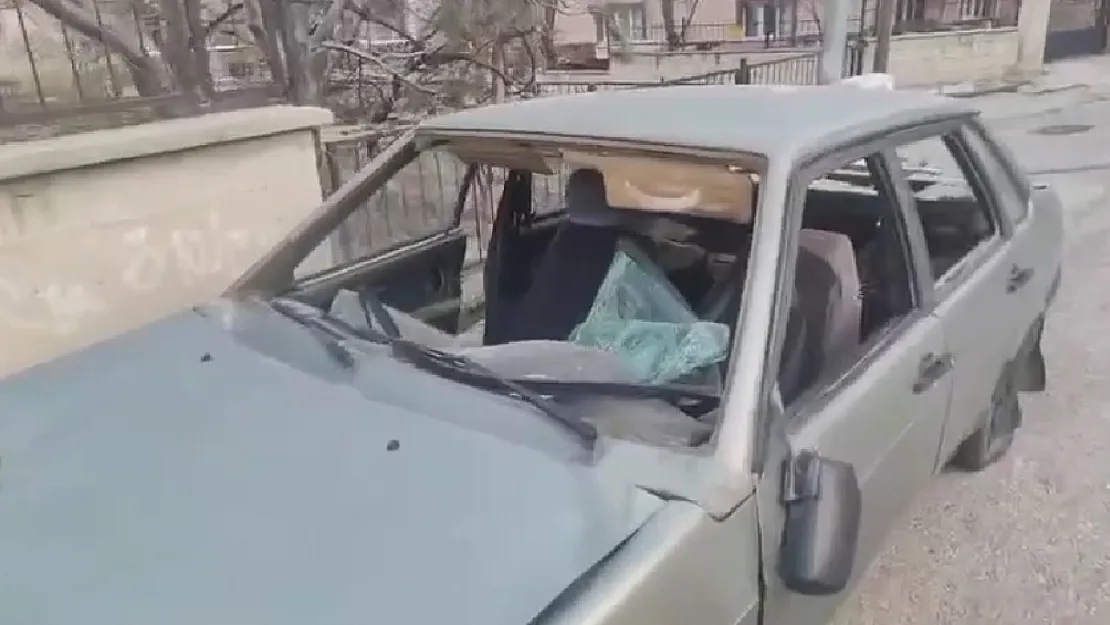 Kimliği Belirsiz Kişiler Arabayı Pert Etti