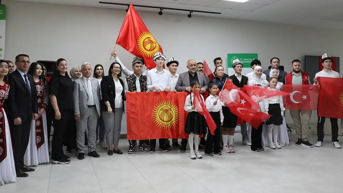 Kırgız Danslarıyla Mest Oldular! AFSÜ'de Kültür Gecesi Çok Konuşulacak