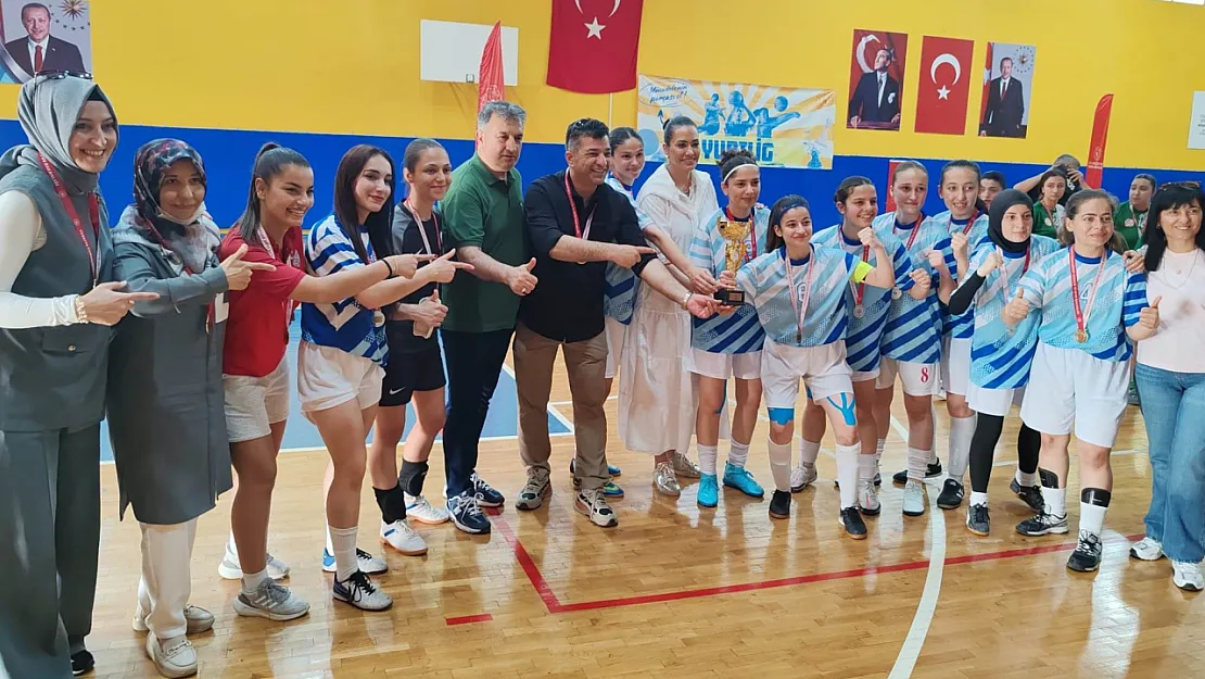 Kız Futsal Takımı Türkiye Şampiyonu