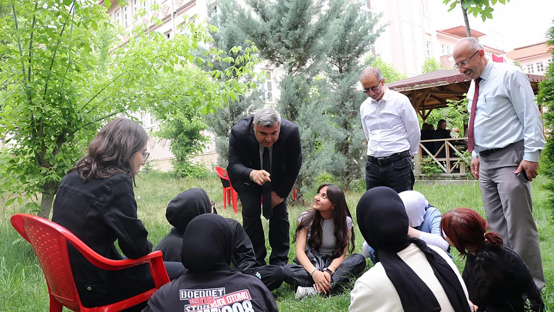 Kız İmam Hatip Lisesi'nde Gençlik Şöleni Düzenlendi