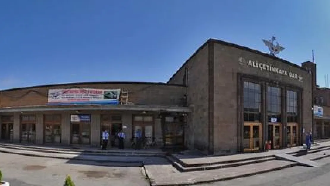 Klasik Müzik severler Tren Garı'na