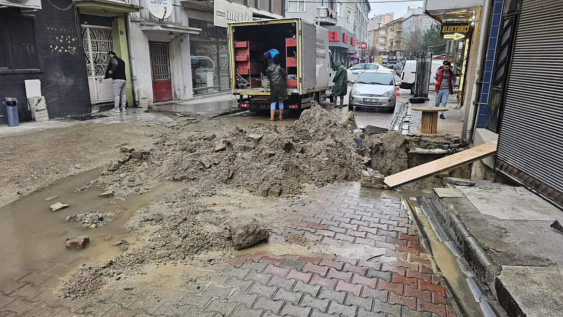 Kocatepe Gazetesi Önünde Çalışma Başladı
