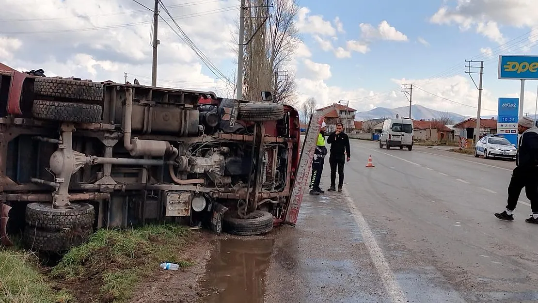 Kontrolden çıkarak devrilen kamyonetin sürücüsü yaralandı