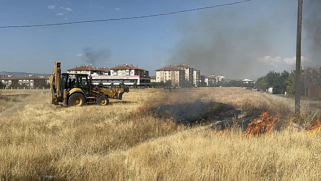 Korkutan yangını hayırsever operatör söndürdü