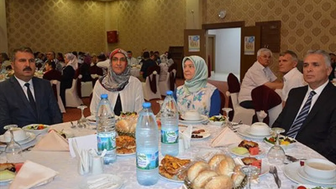 Koruyucu aileler iftarda buluştu – Kocatepe Gazetesi