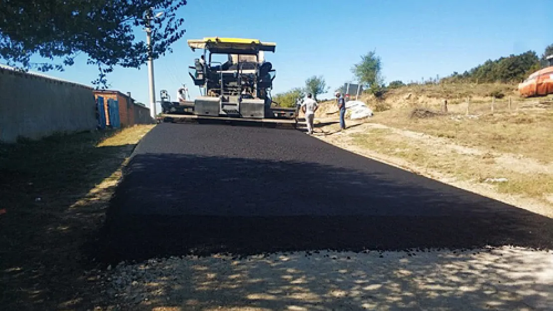 Köy yolları sıcak asfalt ile buluşmaya devam ediyor