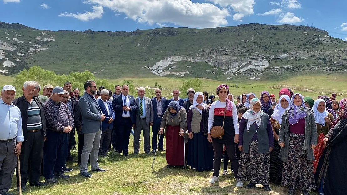 Köylüler mezarlık ve merada sondaj nöbetine başladı