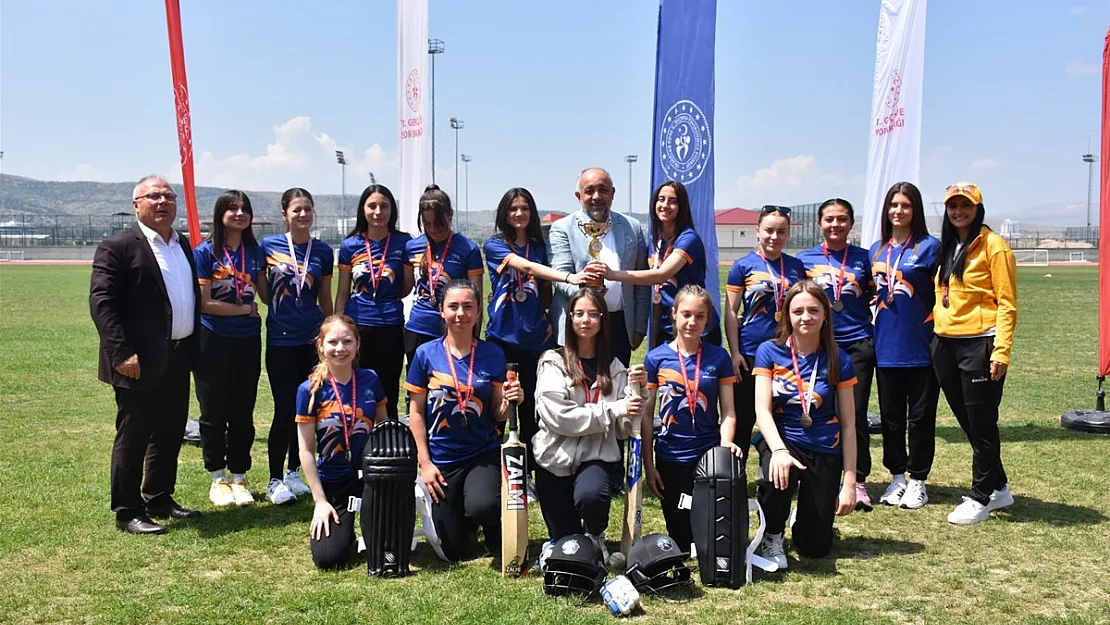 Kriket Şampiyonu Spor Lisesi Oldu