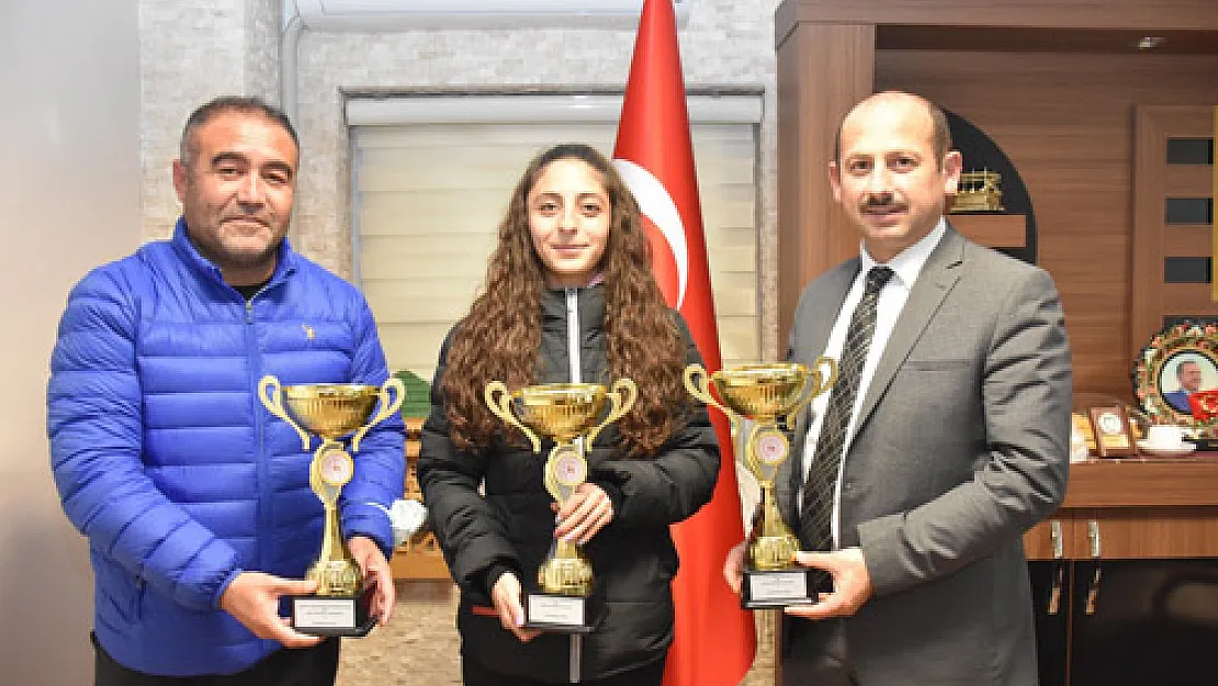 Kros kupaları Afyon'a hediye