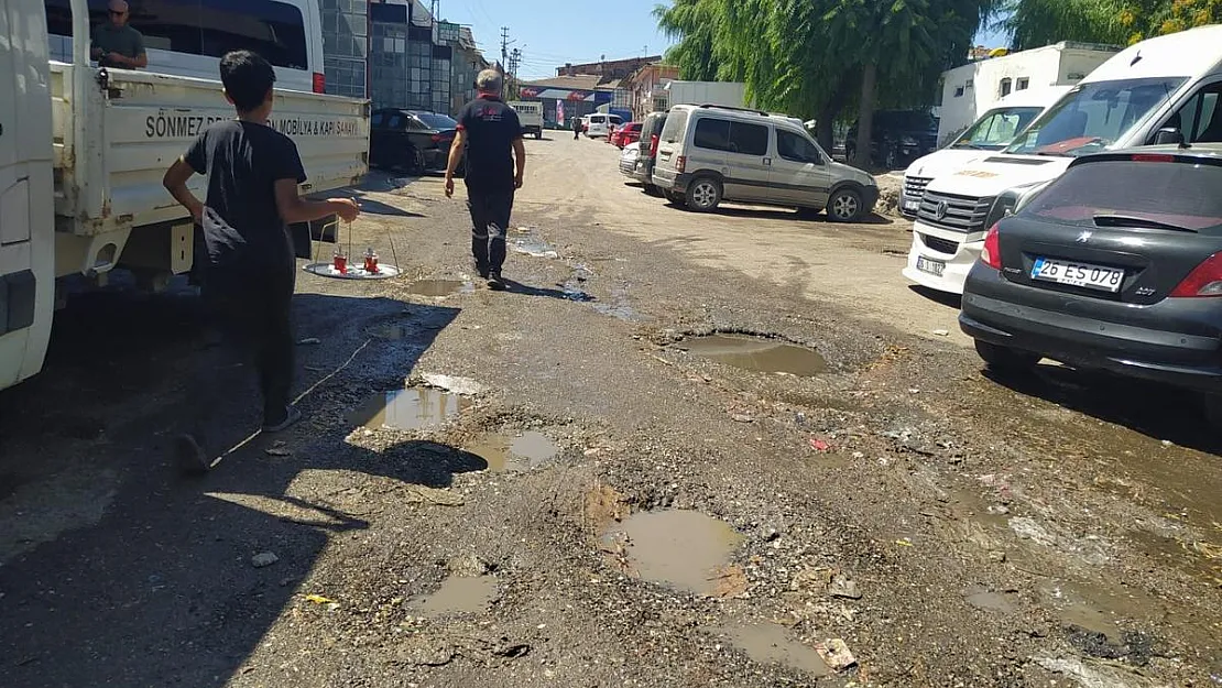 Küçük Oto Sanayi Sitesi esnafı bozuk yollarına kalıcı çözüm istiyor