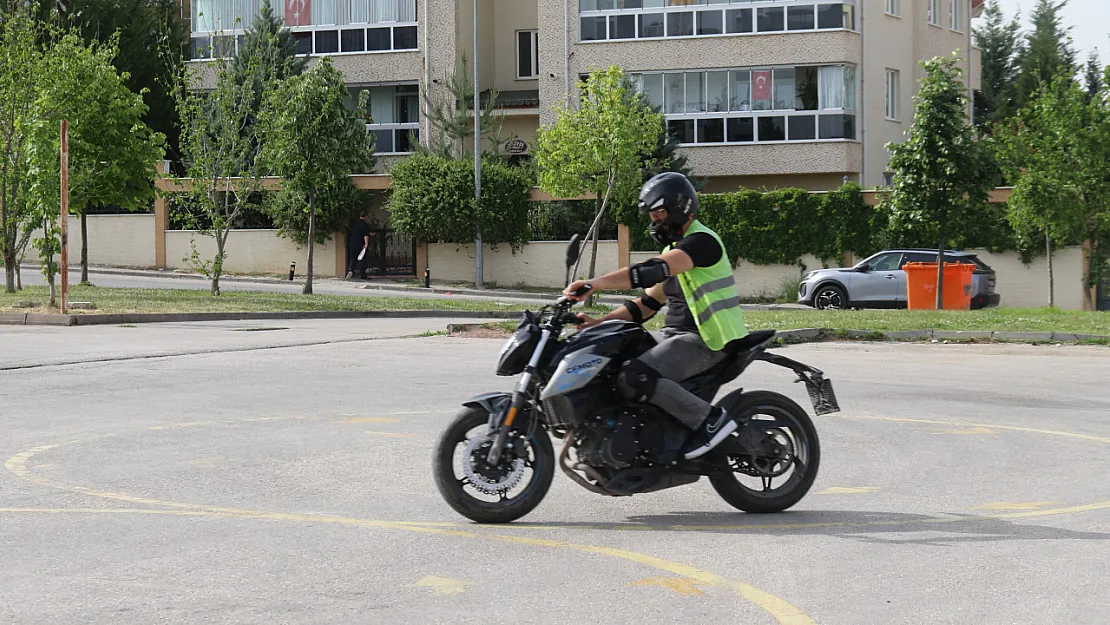 'Kullanacağınız Motosikletle İlgili Ekipman Seçmelisiniz