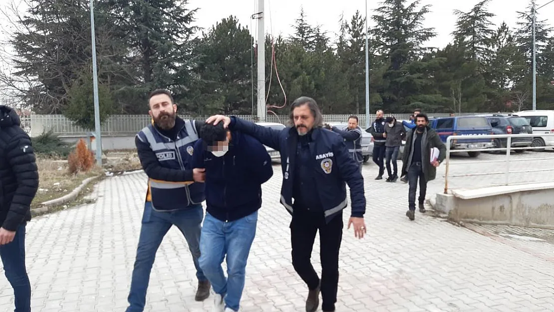 Kumar sitelerine ve tefeciye borç ödemek için öldürmüşler