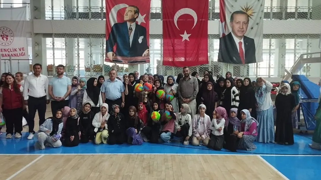 Kur'an Kursu Öğrencileri Katıldığı Voleybol Turnuvası