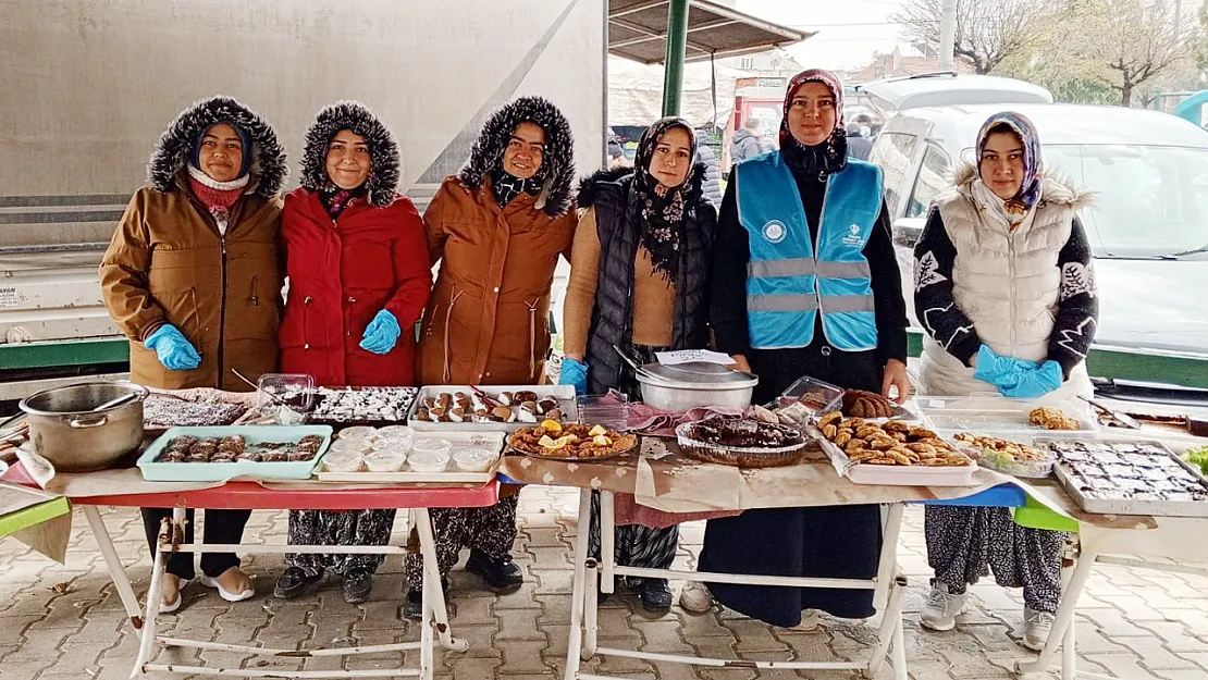 Kur'an Kursu Yararına Hayır Çarşısı Açıldı