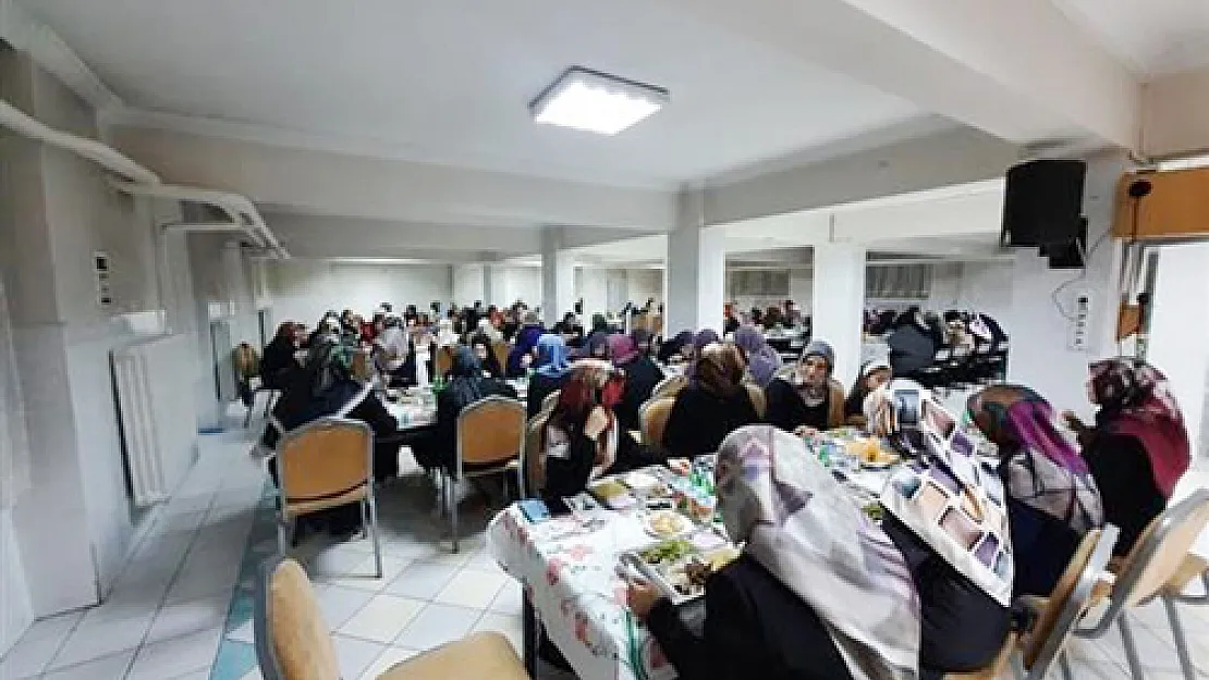 Kur’an Kursu öğreticilerine özel iftar düzenlendi