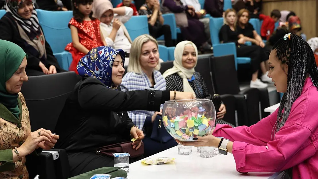 Kütahya Belediyesinden yöresel kına gecesi ve defile etkinliği